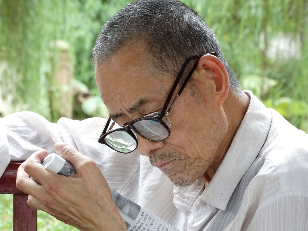 淘汰老花鏡，換戴多焦鏡，近視老花只需一副