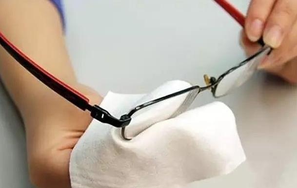 老花鏡防輻射眼鏡的作用、保養，你真的都懂嗎？