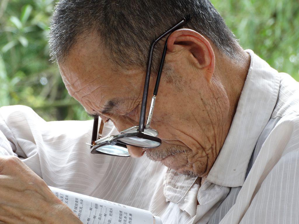 經(jīng)常聽(tīng)說(shuō)近視老花會(huì )抵消，真相其實(shí)是……